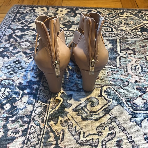 BCBG Summer Wedges - Picture 3 of 4